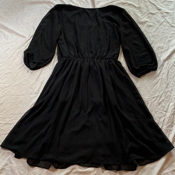 Flowy Black Dress - Picture 6 of 6